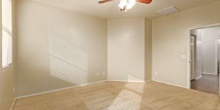 Attractive 3 bed, 2 bath home Gallery 17