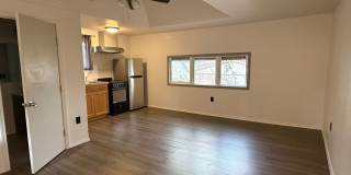 Charming 1 Bed Apartment | Hardwood Floors + Near Downtown! Gallery 4