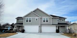 Beautiful3 bed 2,5 bath townhouse in Garden City Gallery 1