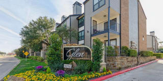 Glen at Highpoint Gallery 40