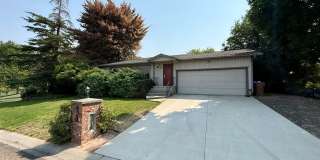 Beautiful Golf Course Home | 2 Bed • 2 Bath • Bonus Room Gallery 1