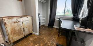 Portland Loft: Fully Furnished Loft Living with views of the golf course $300 Utility Fee Gallery 24