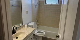 Large renovated Stand alone one bedroom above garage Gallery 12