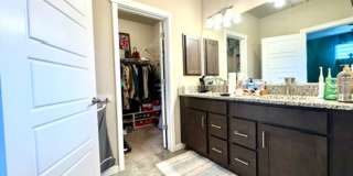 IMMACULATE TOWNHOME WITH 2 CAR ATTACHED GARAGE Gallery 14