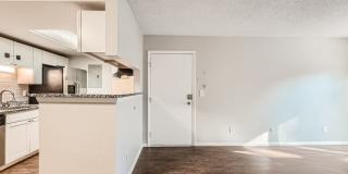 2 Bed, 2 Bath Condo in Aurora! Gallery 3