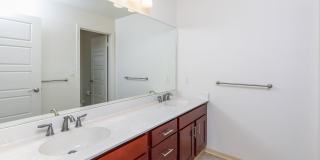 2bd, 2.5 bath, 1car garage w parking in driveway Gallery 5