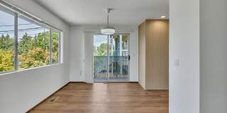 Fully Renovated 3BD Upper Duplex with Garage & Garden in West Seattle Gallery 10