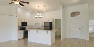 Duplex for rent with a pool Gallery 22