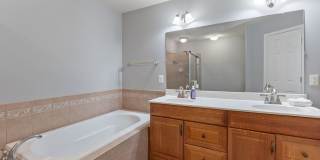 Elegant Townhome in Sought-After Groveton Woods Gallery 31