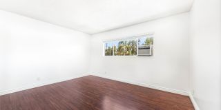 Burton Almont Gallery 22