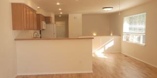 Fully remodeled 2-story 3 bed/2 bath townhome/duplex AVAILABLE NOW for $3300! Gallery 4