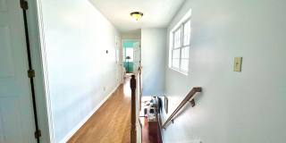 906 E Broadway Gallery 20