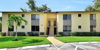 ** ANNUAL UNFURNISHED RENTAL ** - SPRINGWOOD - NEAR WINTERPARK AND EAST NAPLES MIDDLE SCHOOL***GREAT LOCATION*** Gallery 1