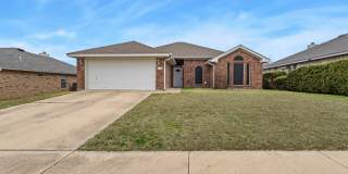 3 Bedrooms, 2 Bath, 2 Car Garage, with private office conveniently located to multiple Fort Hood Gates Gallery 1