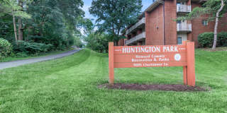 Huntington Square Gallery 12