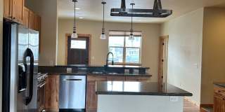 Large Beautiful Condo with Many Upgrades!! Gallery 4