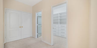 Highly Desirable Executive Home: 4 Bedrooms, 3 Bathrooms of Luxury Living Gallery 5