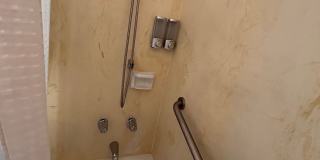 Fully furnished 1 bedroom w/ parking near Hawaii Convention Center, Ala Moana Shopping Center and Beach Park! Gallery 2