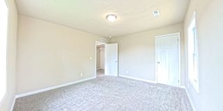 Updated 5 bedroom 2 bathroom home Gallery 11