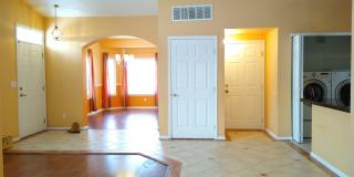 Super 2 Bedroom 2 Bath Townhome with 2 Car Garage Near Aurora Hills Golf Course Gallery 1