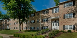 Colonial Square Gallery 17