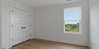 Spacious 5-Bedroom with Fenced Yard & Modern Amenities Gallery 19
