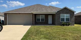 4 bed / 2 bath Available Now! Gallery 1