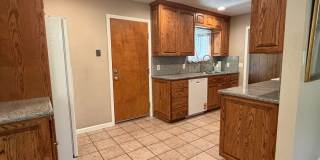 Adorable house with large deck,  yard and RV access Gallery 3
