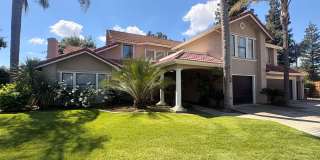 Elegant 4 Bedroom Home in The Lakes Gallery 1