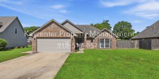 Claremore | 3 Bed | 2 Bath | Large Backyard Gallery 1