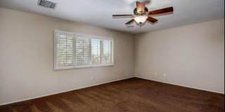 Stunning 4BR House in Phoenix with sparkling pool, resort style backyard and solar panles Gallery 20