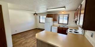 Cozy 2 Bed/1 Bath Apartment in North Loveland! Gallery 1