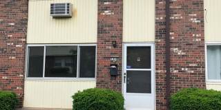 3 bedroom 1.5 bathroom - Two story condominium Gallery 1