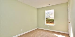 Room in 3 Bedroom Home at Tom Hunter Dr Gallery 18