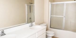 Spacious Upstairs 3 Bed 2.5 Bath Townhouse with 2 Car Tandem Garage Gallery 8