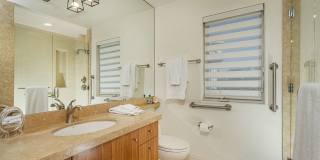 Exquisite Waterfront Gem. Gallery 31