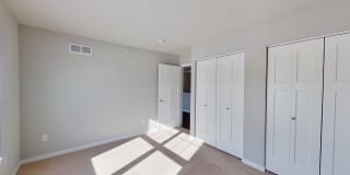 Condo Style Upper 3 Bedroom 2 Bathroom plus Den Apartment Gallery 23