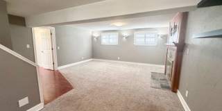 Charming 4 Bedroom Residence with Expansive Yard Gallery 23