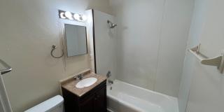 3 Bedroom, 1 Bathroom Single Family House Downtown Gallery 15