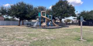 NorthPark / Taylor, TX / 4 bedrooms / Approx 2932 sq. ft. / Refrigerator / Washer & Dryer / New Carpet & Paint Gallery 30
