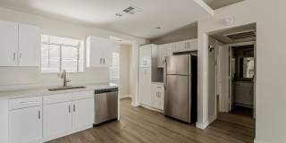 Beautifully remodeled 2bed/2ba Townhome - Ask about our Move-in Specials Gallery 5