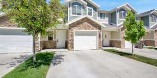 Beautiful 3 Bed, 2.5 Town Home in West Haven, Pet Friendly! Available on April 22nd! Gallery 1