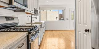 Spacious 3 Bed / 3 Bath Ocean Beach Townhome with Private Patio & Garage - Available NOW Gallery 11