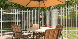 Royal Oaks Gallery 15