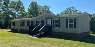 Nice 3 Bedroom 2 Bath Available Now! Schedule your tour and Apply today! Gallery 1