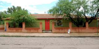 Modern 4 Bed 5 Bath Near UofA – Private Baths & Off-Street Parking Gallery 3