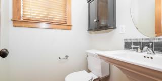 Bright and Spacious Residence with Vaulted Ceilings and Garage Gallery 22
