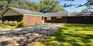 565 East Round Bunch Road - A Gallery 1