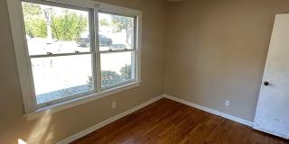 Room in 4 Bedroom Home at Lucky Ct Gallery 9