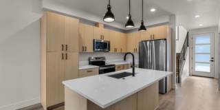 Gorgeous BRAND NEW Modern 2-bd/2-bath Condo in Redmond, OR! Gallery 7